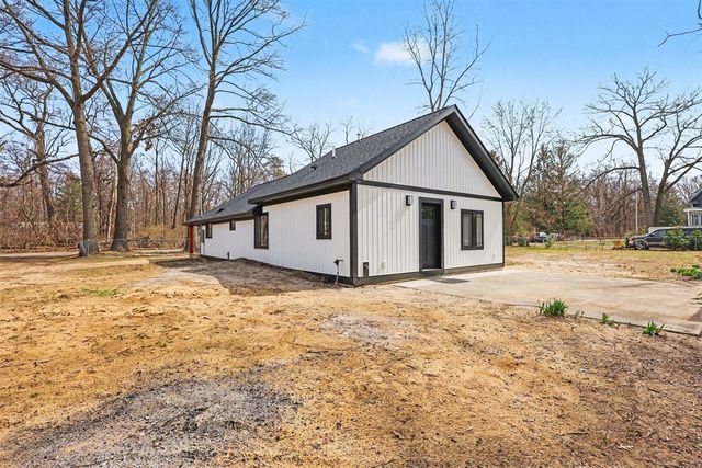 908 Grove Street, Pullman, MI 49450