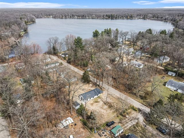 908 Grove Street, Pullman, MI 49450