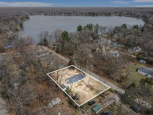 908 Grove Street, Pullman, MI 49450