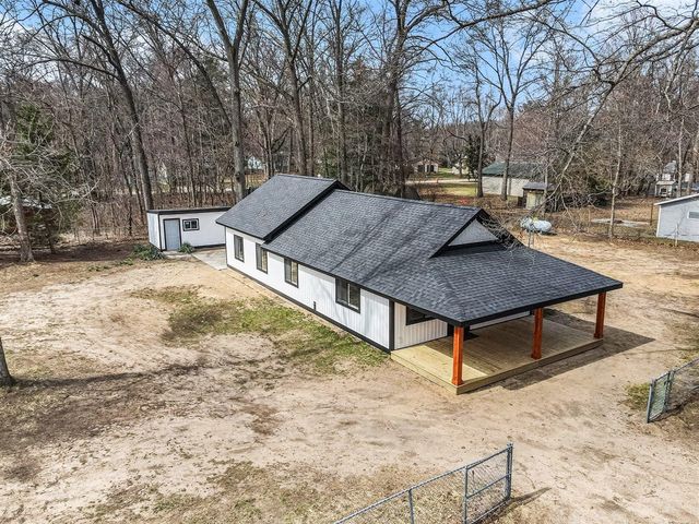 908 Grove Street, Pullman, MI 49450