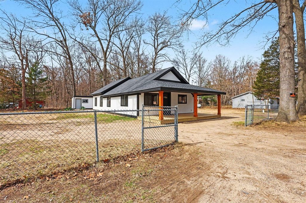 908 Grove Street, Pullman, MI 49450