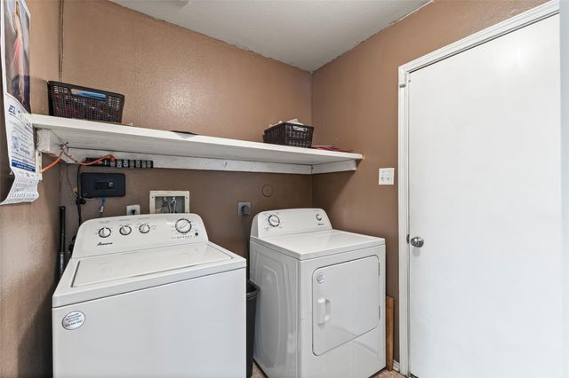 9411 Abbotshall Lane, Houston, TX 77044