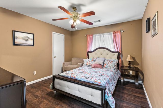 9411 Abbotshall Lane, Houston, TX 77044