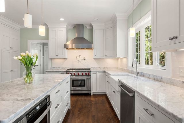 12 Pelham Rd, Weston, MA 02493