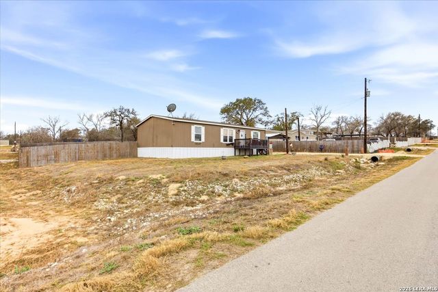 101 Rocky Ridge, Poteet, TX 78065