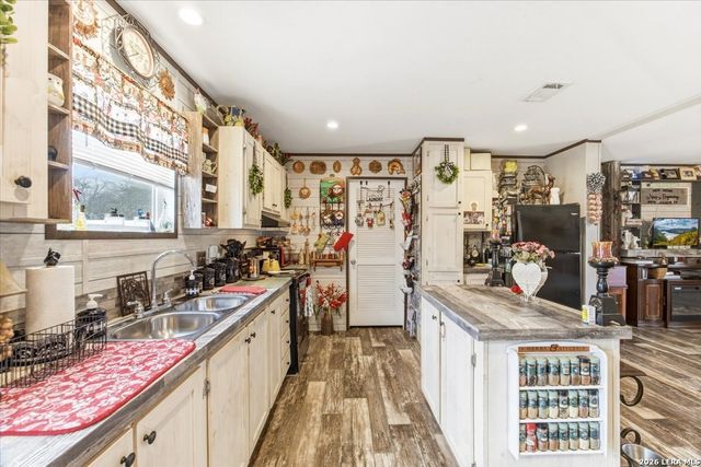 101 Rocky Ridge, Poteet, TX 78065