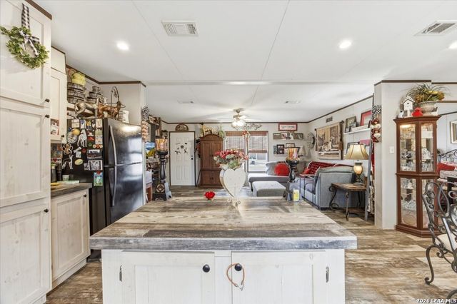 101 Rocky Ridge, Poteet, TX 78065