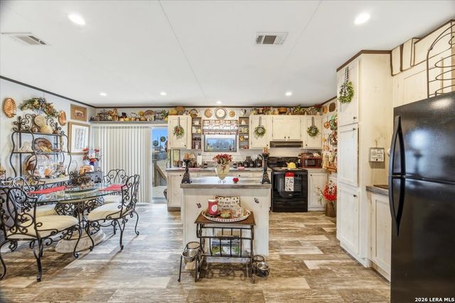 101 Rocky Ridge, Poteet, TX 78065