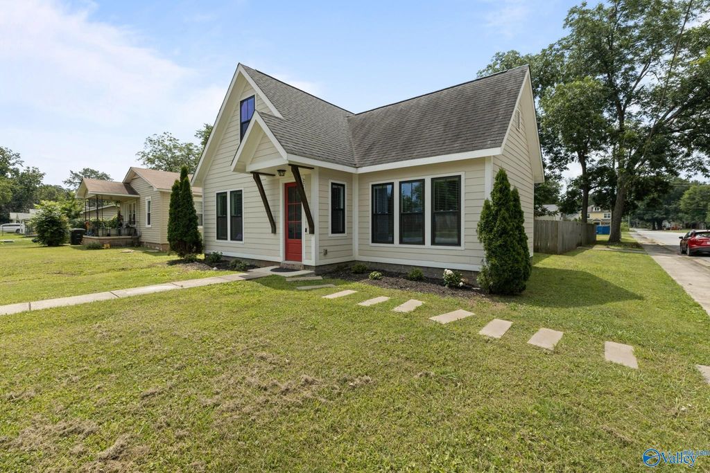 2715 SW 6th Avenue Sw, Huntsville, AL 35805