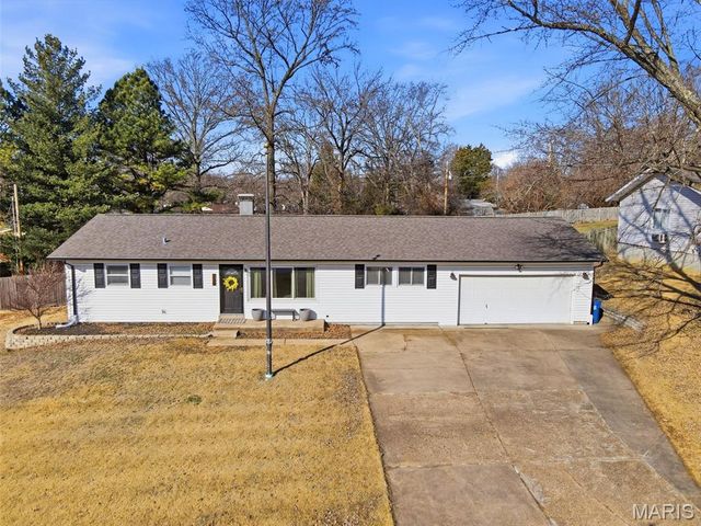 239 E Skyline Drive, Ballwin, MO 63011