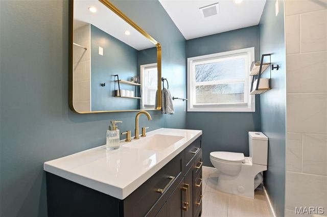 239 E Skyline Drive, Ballwin, MO 63011