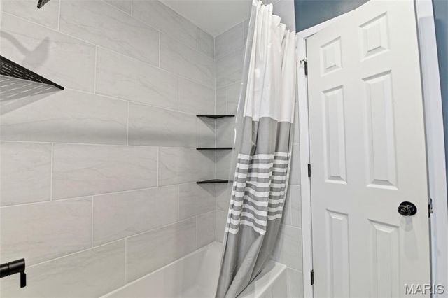 239 E Skyline Drive, Ballwin, MO 63011