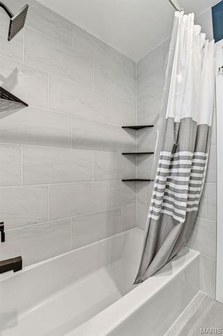 239 E Skyline Drive, Ballwin, MO 63011