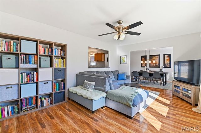 239 E Skyline Drive, Ballwin, MO 63011