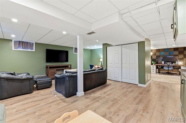 239 E Skyline Drive, Ballwin, MO 63011