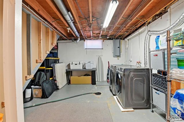 239 E Skyline Drive, Ballwin, MO 63011