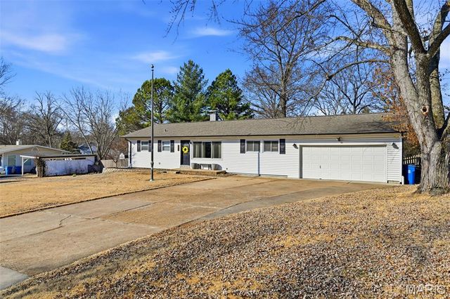 239 E Skyline Drive, Ballwin, MO 63011