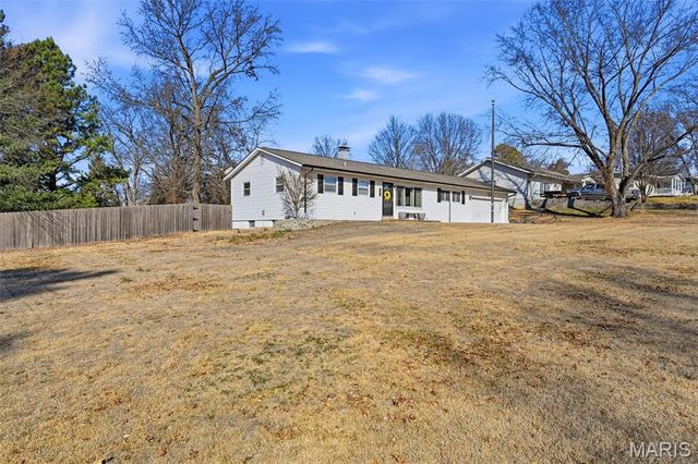 239 E Skyline Drive, Ballwin, MO 63011