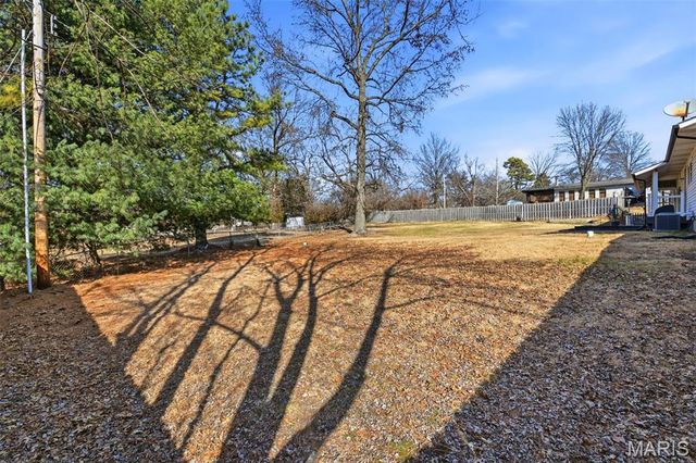 239 E Skyline Drive, Ballwin, MO 63011