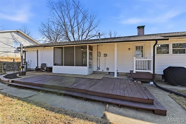 239 E Skyline Drive, Ballwin, MO 63011