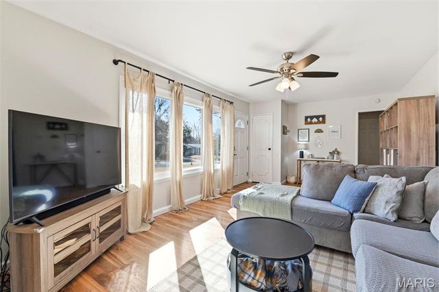 239 E Skyline Drive, Ballwin, MO 63011