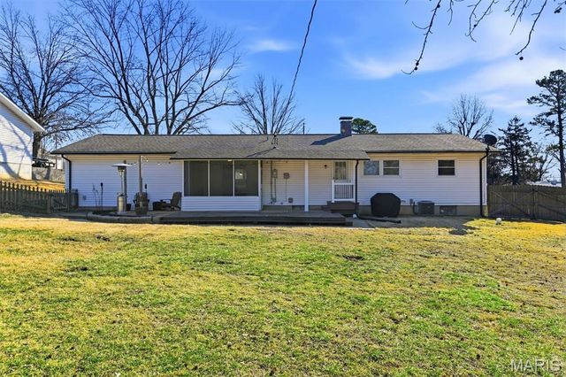 239 E Skyline Drive, Ballwin, MO 63011