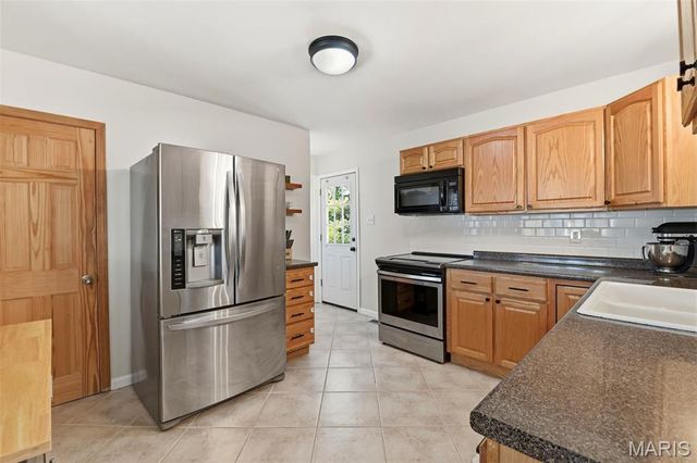 239 E Skyline Drive, Ballwin, MO 63011