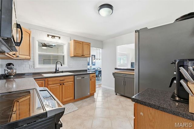 239 E Skyline Drive, Ballwin, MO 63011