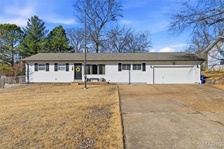 239 E Skyline Drive, Ballwin, MO 63011