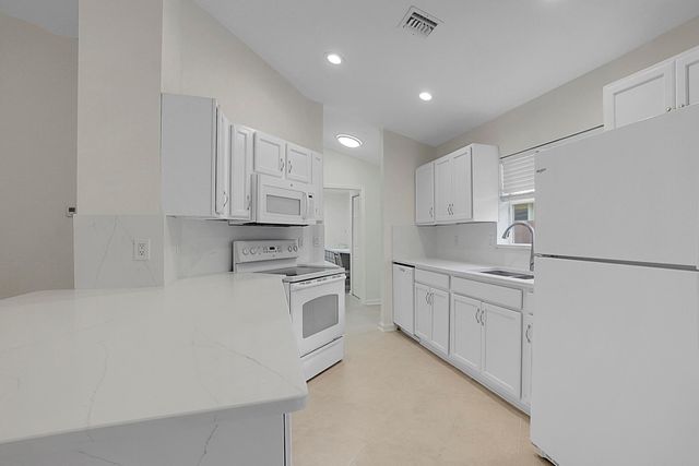 5215 Grande Palm Circle, Delray Beach, FL 33484