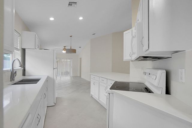 5215 Grande Palm Circle, Delray Beach, FL 33484