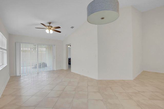 5215 Grande Palm Circle, Delray Beach, FL 33484