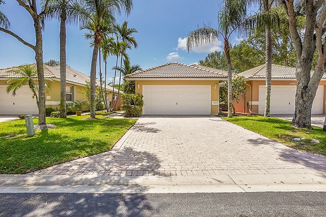 5215 Grande Palm Circle, Delray Beach, FL 33484