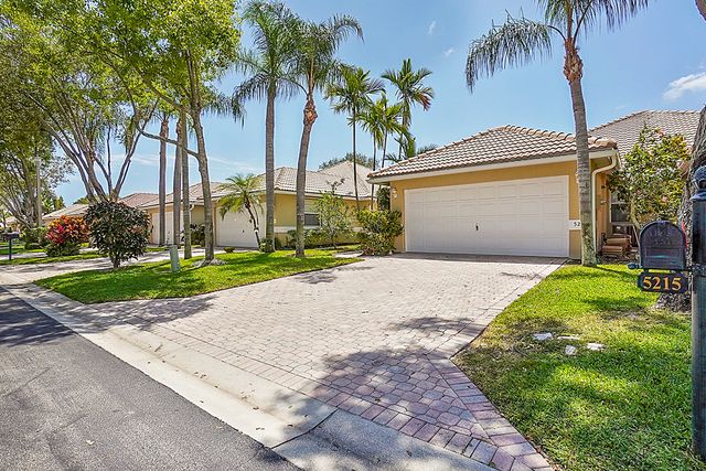 5215 Grande Palm Circle, Delray Beach, FL 33484