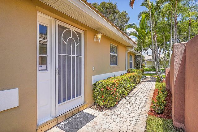 5215 Grande Palm Circle, Delray Beach, FL 33484