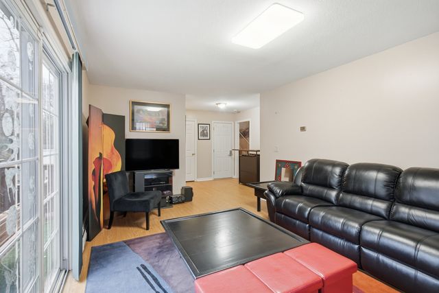 35 Fairfield Lane, Bloomfield, CT 06002