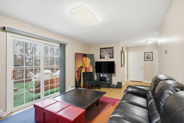 35 Fairfield Lane, Bloomfield, CT 06002