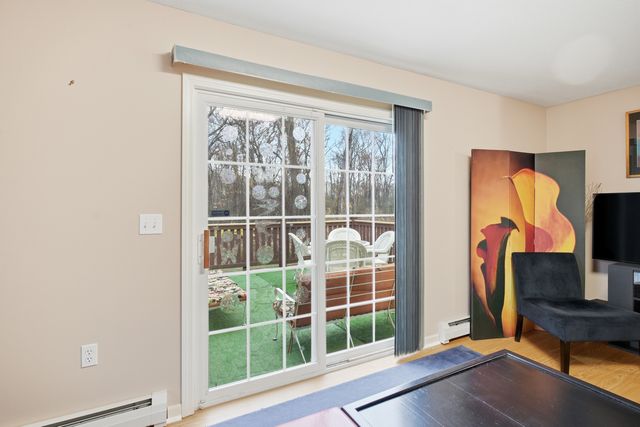 35 Fairfield Lane, Bloomfield, CT 06002