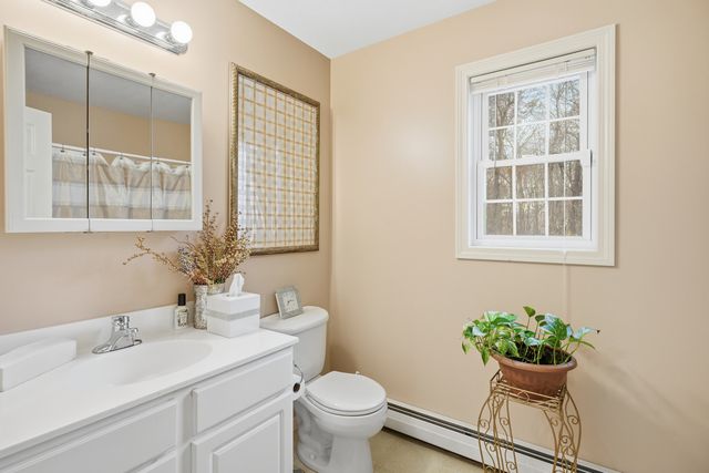 35 Fairfield Lane, Bloomfield, CT 06002