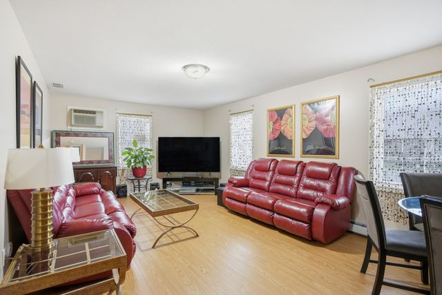 35 Fairfield Lane, Bloomfield, CT 06002