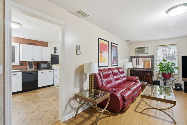 35 Fairfield Lane, Bloomfield, CT 06002