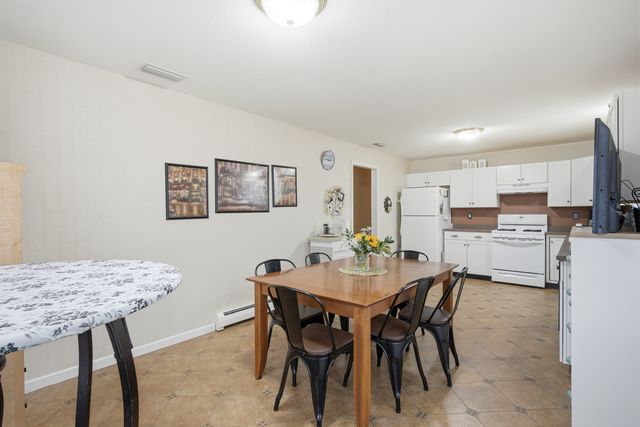 35 Fairfield Lane, Bloomfield, CT 06002