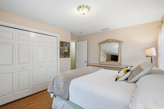 35 Fairfield Lane, Bloomfield, CT 06002