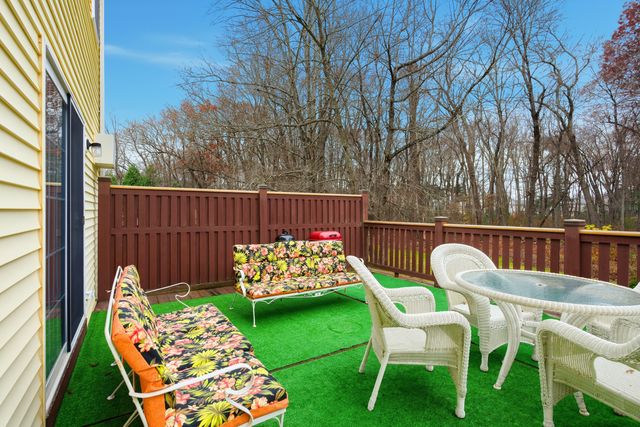 35 Fairfield Lane, Bloomfield, CT 06002