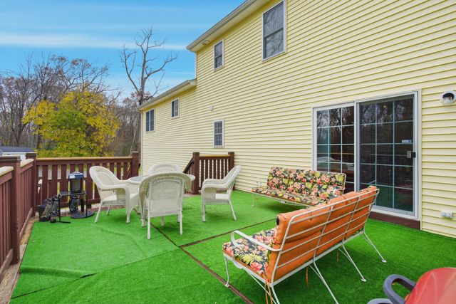 35 Fairfield Lane, Bloomfield, CT 06002