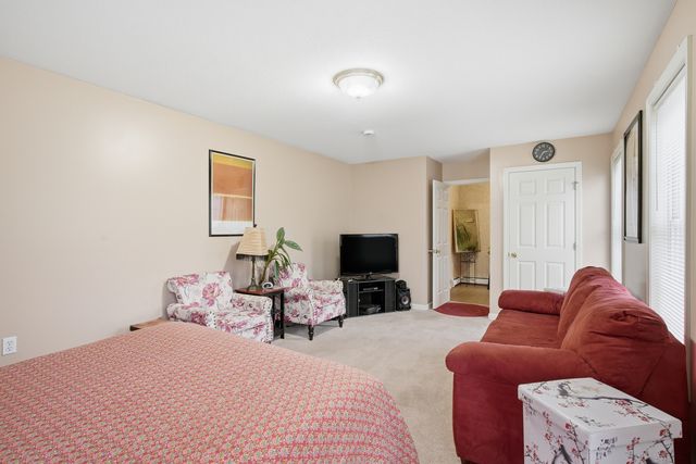 35 Fairfield Lane, Bloomfield, CT 06002