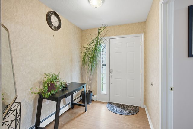 35 Fairfield Lane, Bloomfield, CT 06002