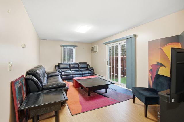 35 Fairfield Lane, Bloomfield, CT 06002