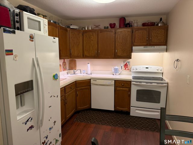 1274 East Main Street D-7, Meriden, CT 06405