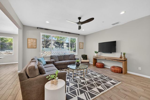 717 Gray Dawn Dr, Rocklin, CA 95765
